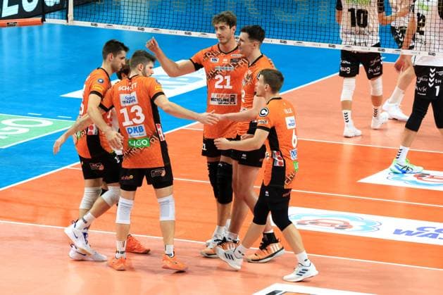 DEU, DVV, 1.VBL, BR Volleys vs. Helios Grizzlys Giesen, 21.09.2024, Max-Schmeling-Halle, Berlin, DEU, DVV, 1.VBL, BR Volleys vs. Helios Grizzlys Giesen, im Bild BR Volleys-Spielerkreis Foto: Juergen Engler nordphoto GmbH