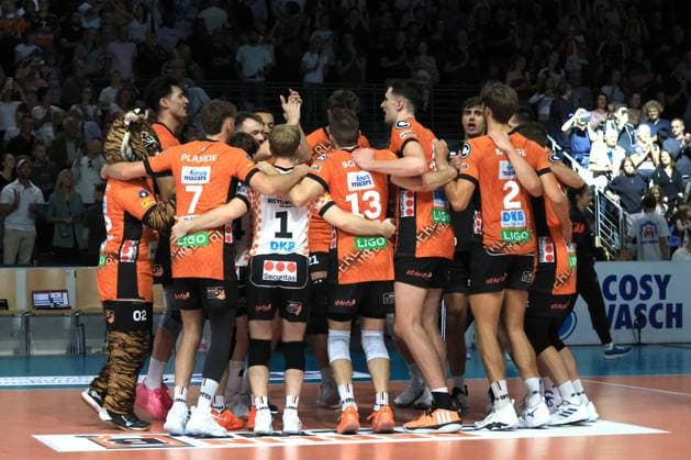 DEU, DVV, 1.VBL, BR Volleys vs. Helios Grizzlys Giesen, 21.09.2024, Max-Schmeling-Halle, Berlin, DEU, DVV, 1.VBL, BR Volleys vs. Helios Grizzlys Giesen, im Bild BR Volleys-Spielerkreis, Foto: Juergen Engler nordphoto GmbH