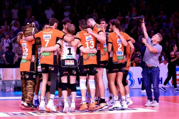 DEU, DVV, 1.VBL, BR Volleys vs. Helios Grizzlys Giesen, 21.09.2024, Max-Schmeling-Halle, Berlin, DEU, DVV, 1.VBL, BR Volleys vs. Helios Grizzlys Giesen, im Bild BR Volleys-Spielerkreis, Foto: Juergen Engler nordphoto GmbH