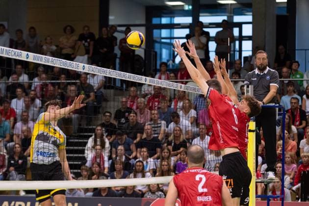 v.li. Philipp Kuechenhoff (TSV Grafing, 03), Maik Traumann (TV Rottenburg, 06), Aurel Sprenger (TV Rottenburg, 17) GER, TV Rottenburg vs TSV Grafing, Volleyball, Herren, 2. Bundesliga, Saison 24 25, 21.09.2024, GER, TV Rottenburg vs TSV Grafing, Volleyball, Herren, 2. Bundesliga, Saison 24 25, 21.09.2024 Rottenburg Copyright: xEibner-Pressefoto WolfgangxFrankx EP_WFK