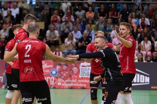 v.li. Moritz Rauber (TV Rottenburg, 02), Johannes Elsaesser (TV Rottenburg, 16), Timon Schippmann (TV Rottenburg, 14) jubel, Freude GER, TV Rottenburg vs TSV Grafing, Volleyball, Herren, 2. Bundesliga, Saison 24 25, 21.09.2024, GER, TV Rottenburg vs TSV Grafing, Volleyball, Herren, 2. Bundesliga, Saison 24 25, 21.09.2024 Rottenburg Copyright: xEibner-Pressefoto WolfgangxFrankx EP_WFK