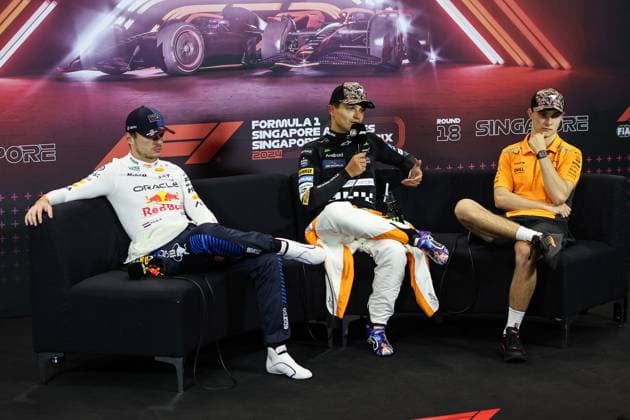 PIASTRI Oscar (aus), McLaren F1 Team MCL38, portrait NORRIS Lando (gbr), McLaren F1 Team MCL38, portrait VERSTAPPEN Max (ned), Red Bull Racing RB20, portrait press conference, PK, Pressekonferenz during the Formula 1 Singapore Grand Prix 2024, 18th round of the 2024 Formula One World Championship, WM, Weltmeisterschaft from September 20 to 22, 2024 on the Marina Bay Circuit, in Singapore, Singapore - F1 - SINGAPORE GRAND PRIX 2024 DPPI Panoramic 240922_R18_SINGAPORE_DP_XB3_3857