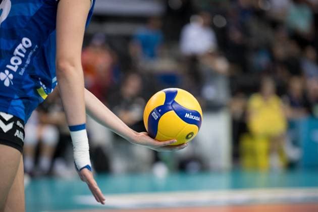 Feature: Ball in Hand vor Aufschlag GER, Allianz MTV Stuttgart vs. SSC Palmberg Schwerin, Sparda-Bank Supercup 2024, VBL, Spielzeit 2024 2025, 22.09.2024 GER, Allianz MTV Stuttgart vs. SSC Palmberg Schwerin, Sparda-Bank Supercup 2024, VBL, Spielzeit 2024 2025, 22.09.2024 Stuttgart Copyright: xSandyxDinkelackerx EP_SDR