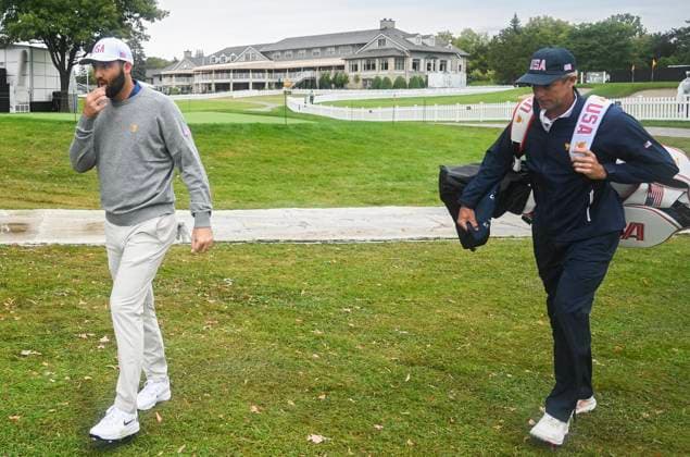 September 23, 2024, Montreal, Pq, Canada: United States team member Scottie Scheffler, left, arrives for practice at the Presidents Cup at Royal Montreal Golf Club on Monday, September 23, 2024, in Montreal. Canada News - September 23, 2024 - ZUMAc35_ 20240923_zaf_c35_032 Copyright: xGrahamxHughesx
