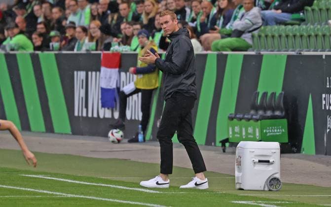 Frauen UWCL: VfL Wolfsburg vs AC Florenz Wolfsburg, 25.09.2024, Fußball, Frauen, Saison 24 25, Women s Champions League, Qualifikation, 2. Runde, Rückspiel, VfL Wolfsburg vs ACF Fiorentina, Bild zeigt: VfL-Trainer Tommy Stroot Wolfsburg