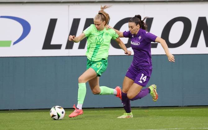 Frauen UWCL: VfL Wolfsburg vs AC Florenz Wolfsburg, 25.09.2024, Fußball, Frauen, Saison 24 25, Women s Champions League, Qualifikation, 2. Runde, Rückspiel, VfL Wolfsburg vs ACF Fiorentina, Bild zeigt: Vivien Endemann (VfL, 25) Wolfsburg