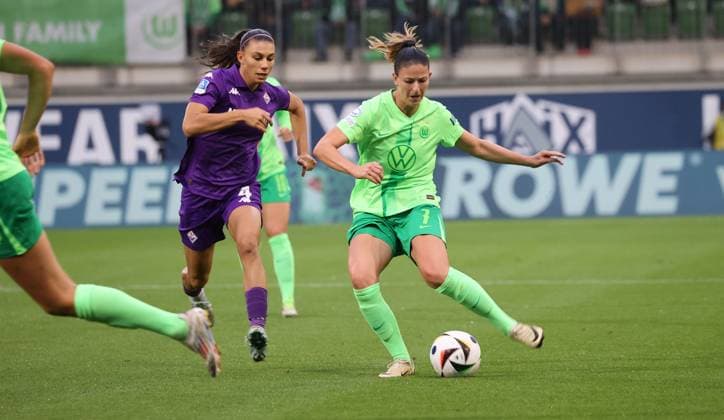 Frauen UWCL: VfL Wolfsburg vs AC Florenz Wolfsburg, 25.09.2024, Fußball, Frauen, Saison 24 25, Women s Champions League, Qualifikation, 2. Runde, Rückspiel, VfL Wolfsburg vs ACF Fiorentina, Bild zeigt: Chantal Hagel (VfL, 7) Wolfsburg
