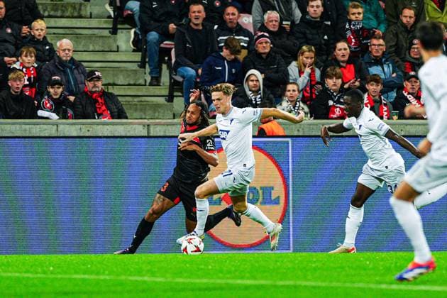 Kevin Mbabu (FC Midtjylland, 43), Marius Buelter (TSG 1899 Hoffenheim, 21) DEN, FC Midtjylland vs. TSG 1899 Hoffenheim, Fussball, UEFA Europa League, Spieltag 1, Spielzeit 2024 25, 25.09.2024 DEN, FC Midtjylland vs. TSG 1899 Hoffenheim, Fussball, UEFA Europa League, Spieltag 1, Spielzeit 2024 25, 25.09.2024 Herning Copyright: xEibner-Pressefoto MarcelxvonxFehrnx EP_MFN