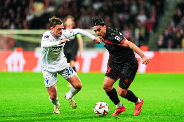 Jacob Bruun Larsen (TSG 1899 Hoffenheim, 29), Aral Simsir (FC Midtjylland, 58) DEN, FC Midtjylland vs. TSG 1899 Hoffenheim, Fussball, UEFA Europa League, Spieltag 1, Spielzeit 2024 25, 25.09.2024 DEN, FC Midtjylland vs. TSG 1899 Hoffenheim, Fussball, UEFA Europa League, Spieltag 1, Spielzeit 2024 25, 25.09.2024 Herning Copyright: xEibner-Pressefoto MarcelxvonxFehrnx EP_MFN