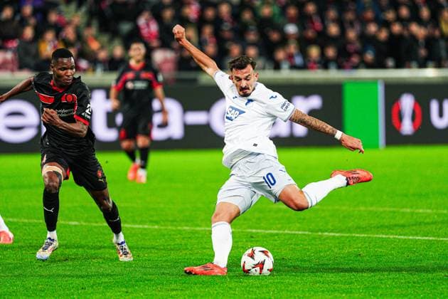 Torschuss Torchance Mergim Berisha (TSG 1899 Hoffenheim, 10) DEN, FC Midtjylland vs. TSG 1899 Hoffenheim, Fussball, UEFA Europa League, Spieltag 1, Spielzeit 2024 25, 25.09.2024 DEN, FC Midtjylland vs. TSG 1899 Hoffenheim, Fussball, UEFA Europa League, Spieltag 1, Spielzeit 2024 25, 25.09.2024 Herning Copyright: xEibner-Pressefoto MarcelxvonxFehrnx EP_MFN