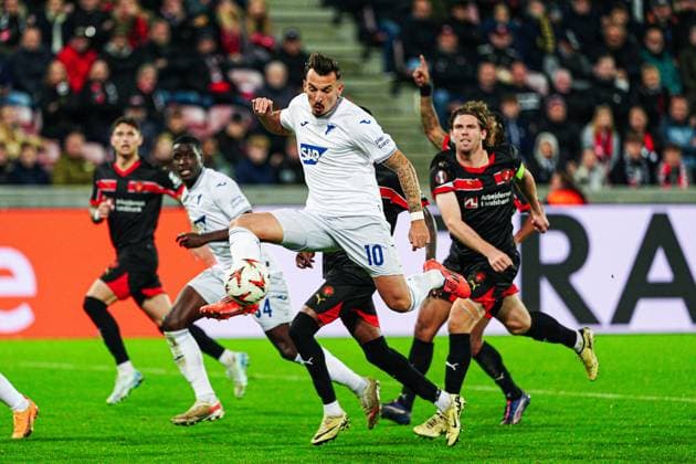 Sport Bilder des Tages Torschuss Torchance Mergim Berisha (TSG 1899 Hoffenheim, 10) DEN, FC Midtjylland vs. TSG 1899 Hoffenheim, Fussball, UEFA Europa League, Spieltag 1, Spielzeit 2024 25, 25.09.2024 DEN, FC Midtjylland vs. TSG 1899 Hoffenheim, Fussball, UEFA Europa League, Spieltag 1, Spielzeit 2024 25, 25.09.2024 Herning Copyright: xEibner-Pressefoto MarcelxvonxFehrnx EP_MFN