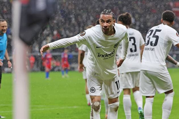 Torjubel zum 1:0 durch Torschützen Hugo Ekitike (Eintracht Frankfurt , Nr. 11) , Verneigung , Eintracht Frankfurt - FC Viktoria Pilsen , Fussball, UEFA Europa League , UEL, Saison 2024 2025, Matchday 1, 26.09.2024, -