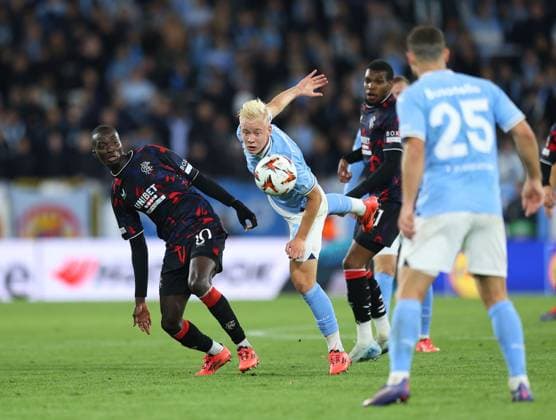 Mohamed Diomande of Rangers competes for the ball with Otto Rosengren of Malmo Malmo v Rangers, UEFA Europa League, Group Stage, Football, Eleda Stadion, Malmo, Sweden, 26 Sep 2024 EDITORIAL USE ONLY No use with unauthorised audio, video, data, fixture lists, club league logos or live services. Online in-match use limited to 120 images, no video emulation. No use in betting, games or single club league player publications. Copyright: xMichaelxZemanek Shutterstockx 14739047az