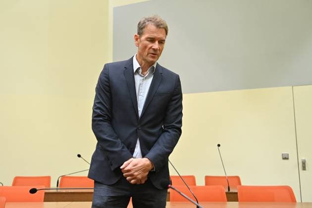 Jens Lehmann, Einzelbild,angeschnittenes Einzelmotiv,Halbfigur,halbe Figur. Landgericht Muenchen II Strafverfahren gegen Jens Lehmann wegen des Verdachts der Beleidigung u.a. am 27.09.2024,Berufung,
