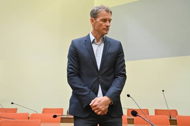 Jens Lehmann, Einzelbild,angeschnittenes Einzelmotiv,Halbfigur,halbe Figur. Landgericht Muenchen II Strafverfahren gegen Jens Lehmann wegen des Verdachts der Beleidigung u.a. am 27.09.2024,Berufung,