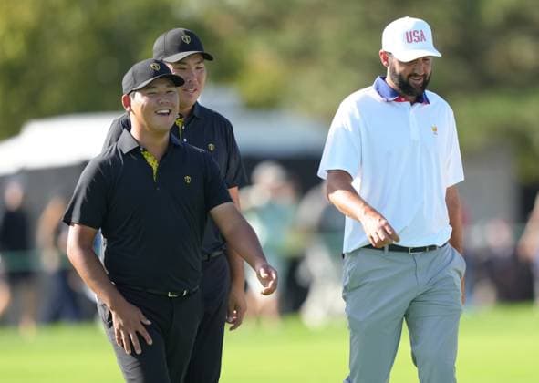 September 27, 2024, Montreal, Pq, Canada: International team member Si Woo Kim of South Korea, left, walks with partner Byeong Hun An of South Korea, and United States team member Scottie Scheffler down the 8th fairway during second round foursome match at the Presidents Cup golf tournament at Royal Montreal Golf Club Friday, September 27, 2024 in Montreal. Si Woo Kim, Byeong Hun An, Scottie Scheffler - ZUMAc35_ 20240927_zaf_c35_079 Copyright: xNathanxDenettex
