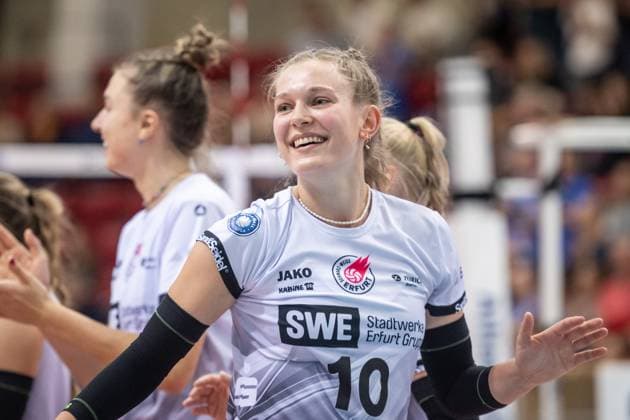 Pia Mohr (Schwarz-Weiss Erfurt, 10) GER, Allianz MTV Stuttgart vs. Schwarz-Weiss Erfurt, Volleyball Bundesliga, VBL, Spielzeit 2024 2025, 28.09.2024 GER, Allianz MTV Stuttgart vs. Schwarz-Weiss Erfurt, Volleyball Bundesliga, VBL, Spielzeit 2024 2025, 28.09.2024 Stuttgart Copyright: xSandyxDinkelackerx EP_SDR
