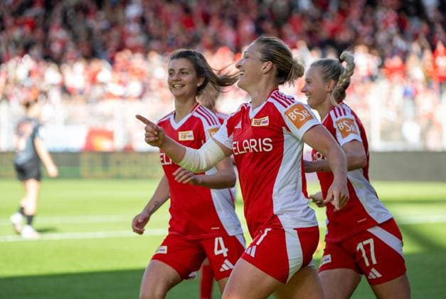 Fussball, Frauen, Saison 2024 2025, 2. Frauen-Bundesliga (5. Spieltag), 1. FC Union Berlin - FC Bayern München II, v. l. Marie Becker (1. Frauen 1. FC Union), Dina Orschmann (1. Frauen 1. FC Union), Judith Steinert (1. Frauen 1. FC Union), Jubel nach Tor zum 1:0, 29.09. 2024, Copyright: xMatthiasxKochx