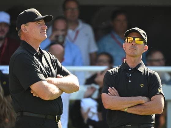 September 29, 2024, Montreal, Pq, Canada: International team captain Mike Weir, right, chats with assistant captain Ernie Els on the first tee during their fifth round singles match at the Presidents Cup golf tournament at Royal Montreal Golf Club on Sunday, September 29, 2024 in Montreal. Jim Furyk, Mike Weir, - ZUMAc35_ 20240929_zaf_c35_009 Copyright: xGrahamxHughesx