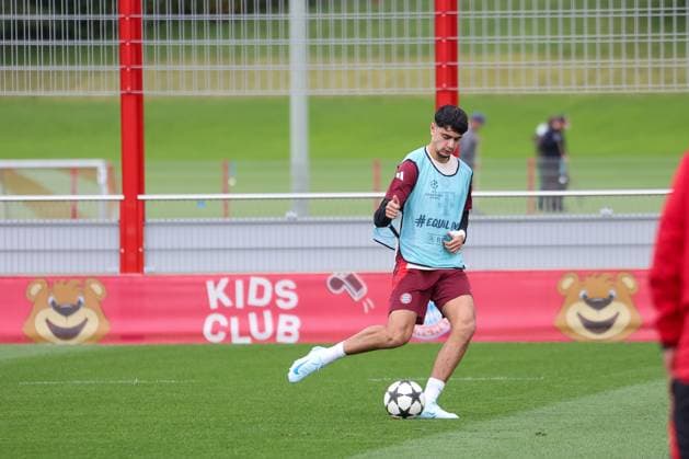 Aleksandar Pavlovic (FC Bayern Muenchen, 45) beim Traning mit Ball, Abschlusstraining, FC Bayern Muenchen, Fussball, UEFA Champions League, 2. Spieltag, Saison 24 25, 01.10.2024, Abschlusstraining, FC Bayern Muenchen, Fussball, UEFA Champions League, 2. Spieltag, Saison 24 25, 01.10.2024 Muenchen Copyright: xEibner-Pressefoto JennixMaulx EP_JML