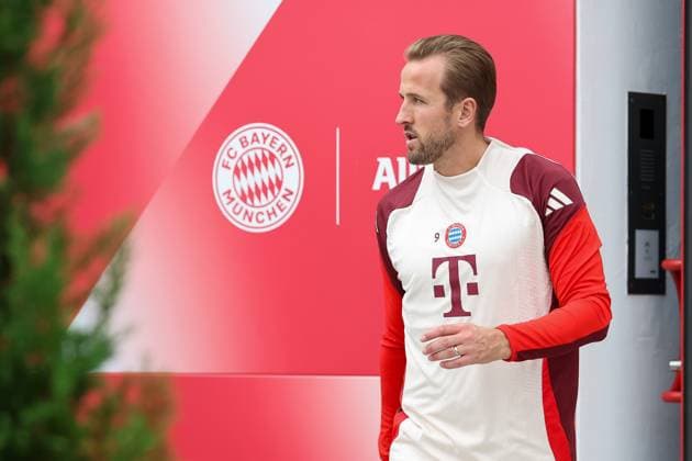 Harry Kane (FC Bayern Muenchen, 09) auf dem Weg aus der Kabine zum Platz, Training, Abschlusstraining, FC Bayern Muenchen, Fussball, UEFA Champions League, 2. Spieltag, Saison 24 25, 01.10.2024, Abschlusstraining, FC Bayern Muenchen, Fussball, UEFA Champions League, 2. Spieltag, Saison 24 25, 01.10.2024 Muenchen Copyright: xEibner-Pressefoto JennixMaulx EP_JML