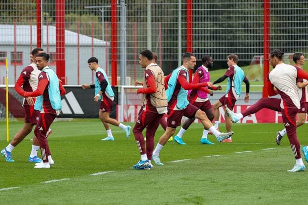 Spieler beim Laufen, Jamal Musiala (FC Bayern Muenchen, 42) mit Leroy Sane (FC Bayern Muenchen, 10) und Michael Olise (FC Bayern Muenchen 17), Abschlusstraining, FC Bayern Muenchen, Fussball, UEFA Champions League, 2. Spieltag, Saison 24 25, 01.10.2024, Abschlusstraining, FC Bayern Muenchen, Fussball, UEFA Champions League, 2. Spieltag, Saison 24 25, 01.10.2024 Muenchen Copyright: xEibner-Pressefoto JennixMaulx EP_JML