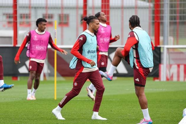 Michael Olise (FC Bayern Muenchen 17) beim Laufen, Abschlusstraining, FC Bayern Muenchen, Fussball, UEFA Champions League, 2. Spieltag, Saison 24 25, 01.10.2024, Abschlusstraining, FC Bayern Muenchen, Fussball, UEFA Champions League, 2. Spieltag, Saison 24 25, 01.10.2024 Muenchen Copyright: xEibner-Pressefoto JennixMaulx EP_JML