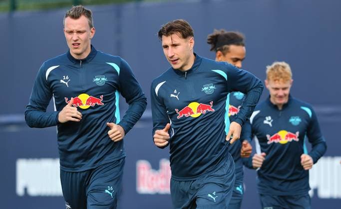 RB Leipzig Training Champions League Leipzig, 01.10.2024, RB Trainingszentrum, Fussball, UEFA Champions League, Matchday-1, RB LEIPZIG vs. JUVENTUS TURIN am 02 10 2024 , Abschlusstraining RB Leipzig , Im Bild v.l.: Lukas Klostermann (16, RB Leipzig) und Willi Orban (4, RB Leipzig) ,