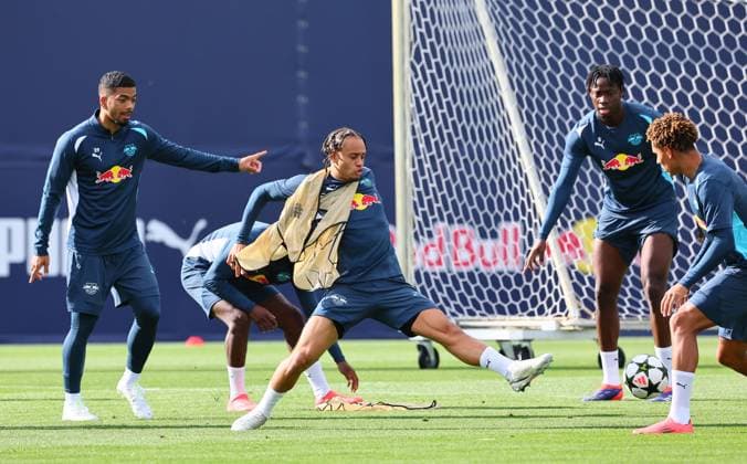 RB Leipzig Training Champions League Leipzig, 01.10.2024, RB Trainingszentrum, Fussball, UEFA Champions League, Matchday-1, RB LEIPZIG vs. JUVENTUS TURIN am 02 10 2024 , Abschlusstraining RB Leipzig , Im Bild v.l.: Benjamin Henrichs, Xavi Simons, El Chadaille Bitshiabu und Antonio Nusa ,
