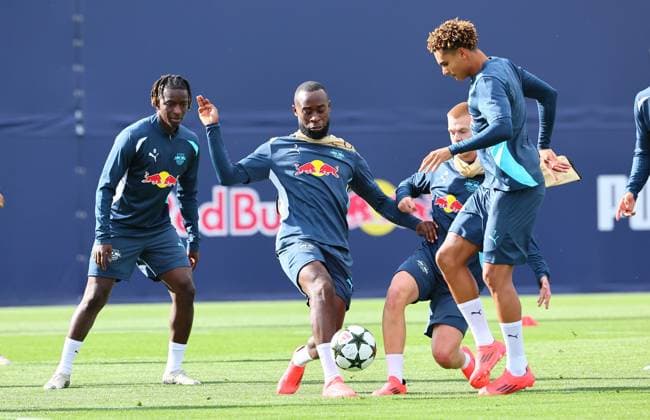 RB Leipzig Training Champions League Leipzig, 01.10.2024, RB Trainingszentrum, Fussball, UEFA Champions League, Matchday-1, RB LEIPZIG vs. JUVENTUS TURIN am 02 10 2024 , Abschlusstraining RB Leipzig , Im Bild v.l.: Amadou Haidara, Lutsharel Geertruida, Arthur Vermeeren und Antonio Nusa ,