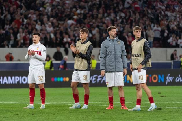 Nach Spielende Entaeuschung, frust bei Fabian Rieder (VfB Stuttgart, 32), Gil Bastiao Dias (VfB Stuttgart, 31), Atakan Karazor (VfB Stuttgart, 16), Luca Joachim Raimund (VfB Stuttgart, 40) GER, VfB Stuttgart vs. AC Sparta Prag, Fussball, Herren, UEFA Champions League, 2. Spieltag, Spielzeit 2024 2025, 01.10.2024, GER, VfB Stuttgart vs. AC Sparta Prag, Fussball, Herren, UEFA Champions League, 2. Spieltag, Spielzeit 2024 2025, 01.10.2024 Stuttgart Copyright: xEibner-Pressefoto WolfgangxFrankx EP_WFK