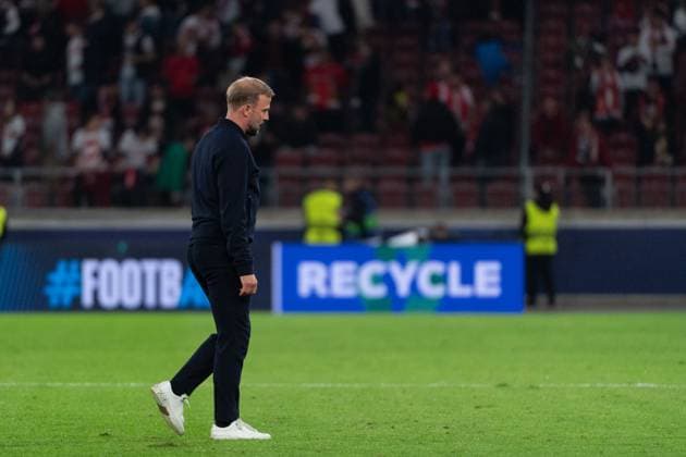 Nach Spielende Entaeuschung, frust bei Sebastian Hoeness, Trainer (VfB Stuttgart, Cheftrainer) geht vom Platz GER, VfB Stuttgart vs. AC Sparta Prag, Fussball, Herren, UEFA Champions League, 2. Spieltag, Spielzeit 2024 2025, 01.10.2024, GER, VfB Stuttgart vs. AC Sparta Prag, Fussball, Herren, UEFA Champions League, 2. Spieltag, Spielzeit 2024 2025, 01.10.2024 Stuttgart Copyright: xEibner-Pressefoto WolfgangxFrankx EP_WFK