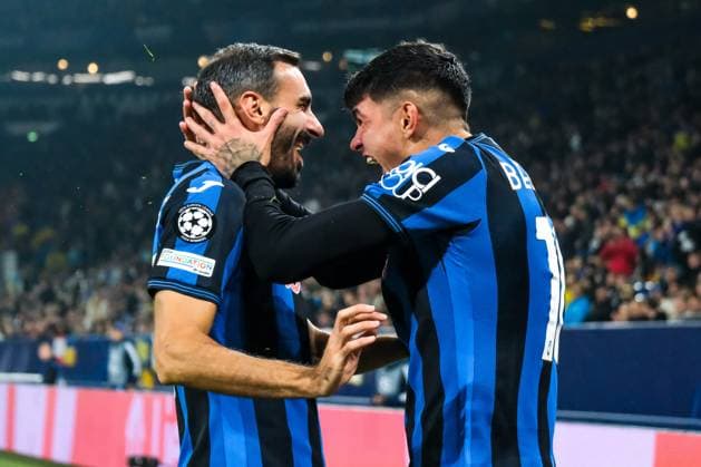 Raoul Bellanova (Atalanta Bergamo, 16) und Davide Zappacosta (Atalanta Bergamo, 77) bejubeln das Tor zum 0:3, GER, Schachtar Donezk vs. Atalanta Bergamo, Fussball, UEFA Champions League, 2. Spieltag, Spielzeit 2024 2025, 02.10.2024. GER, Schachtar Donezk vs. Atalanta Bergamo, Fussball, UEFA Champions League, 2. Spieltag, Spielzeit 2024 2025, 02.10.2024. Gelsenkirchen Copyright: xEibner-Pressefoto FlorianxWieganx EP_FWD