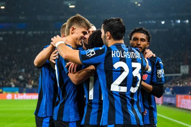 Raoul Bellanova (Atalanta Bergamo, 16) und Team bejubeln das Tor zum 0:3, GER, Schachtar Donezk vs. Atalanta Bergamo, Fussball, UEFA Champions League, 2. Spieltag, Spielzeit 2024 2025, 02.10.2024. GER, Schachtar Donezk vs. Atalanta Bergamo, Fussball, UEFA Champions League, 2. Spieltag, Spielzeit 2024 2025, 02.10.2024. Gelsenkirchen Copyright: xEibner-Pressefoto FlorianxWieganx EP_FWD