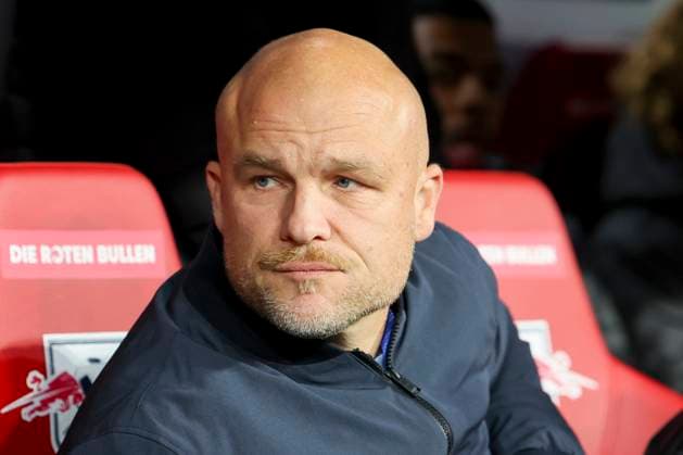 Sportdirektor Rouven Schroeder (RB Leipzig) schaut enttaeuscht, UEFA Champions League 2024 25 League Phase MD2, RB Leipzig v Juventus, Red Bull Arena am 02. October 2024 in Leipzig, Deutschland. (Foto von Marco Steinbrenner DeFodi Images) Sportdirektor Rouven Schroeder (RB Leipzig) looks dejected, UEFA Champions League 2024 25 League Phase MD2, RB Leipzig v Juventus, Red Bull Arena (Leipzig), October 2, 2024 in Leipzig, Germany. (Photo by Marco Steinbrenner DeFodi Images) Defodi-700_leipzig_juve_20241002_013