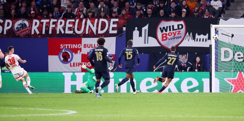 RB Leipzig - Juventus Turin Champions League Leipzig, 02.10.2024, Red Bull Arena, Fußball, UEFA Champions League, 2. Spieltag , RB Leipzig vs. Juventus Turin , Im Bild: Tor für RB Leipzig. Benjamin Sesko (30, RB Leipzig) trifft zum 1:0. , Nur zur redaktionellen Nutzung. Only editorial use. , UEFA regulations prohibit any use of photographs as image sequences and or quasi-video. ,