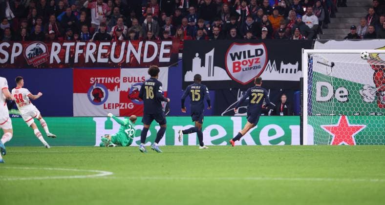 RB Leipzig - Juventus Turin Champions League Leipzig, 02.10.2024, Red Bull Arena, Fußball, UEFA Champions League, 2. Spieltag , RB Leipzig vs. Juventus Turin , Im Bild: Tor für RB Leipzig. Benjamin Sesko (30, RB Leipzig) trifft zum 1:0. , Nur zur redaktionellen Nutzung. Only editorial use. , UEFA regulations prohibit any use of photographs as image sequences and or quasi-video. ,