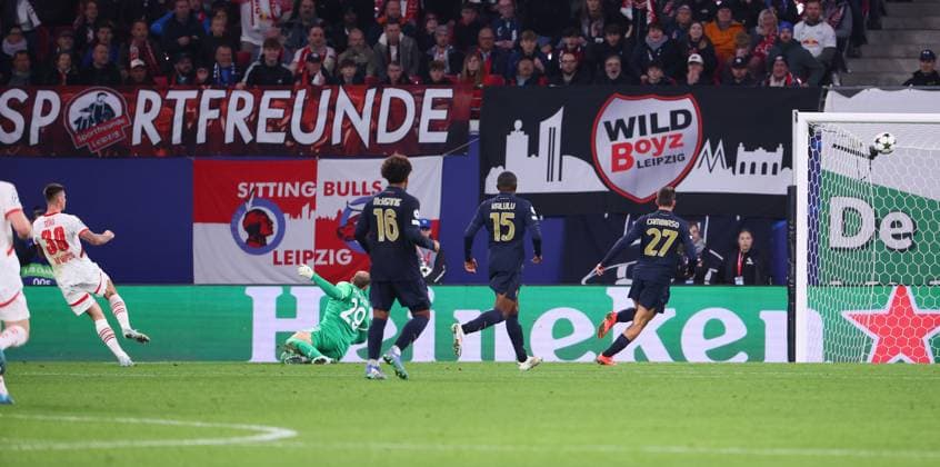 RB Leipzig - Juventus Turin Champions League Leipzig, 02.10.2024, Red Bull Arena, Fußball, UEFA Champions League, 2. Spieltag , RB Leipzig vs. Juventus Turin , Im Bild: Tor für RB Leipzig. Benjamin Sesko (30, RB Leipzig) trifft zum 1:0. , Nur zur redaktionellen Nutzung. Only editorial use. , UEFA regulations prohibit any use of photographs as image sequences and or quasi-video. ,