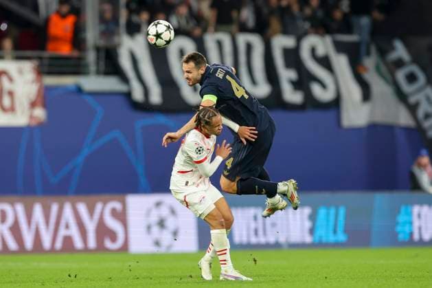 Xavi Simons (RB Leipzig) und Federico Gatti (Juventus FC) kaempfen um den Ball, UEFA Champions League 2024 25 League Phase MD2, RB Leipzig v Juventus, Red Bull Arena am 02. October 2024 in Leipzig, Deutschland. (Foto von Marco Steinbrenner DeFodi Images) Xavi Simons (RB Leipzig) und Federico Gatti (Juventus FC) battle for the ball, UEFA Champions League 2024 25 League Phase MD2, RB Leipzig v Juventus, Red Bull Arena (Leipzig), October 2, 2024 in Leipzig, Germany. (Photo by Marco Steinbrenner DeFodi Images) Defodi-700_leipzig_juve_20241002_048