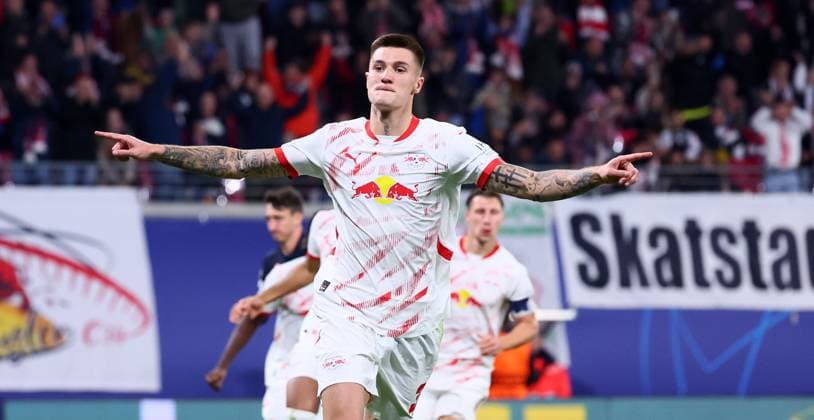 RB Leipzig - Juventus Turin Champions League Leipzig, 02.10.2024, Red Bull Arena, Fußball, UEFA Champions League, 2. Spieltag , RB Leipzig vs. Juventus Turin , Im Bild: Tor für RB Leipzig. Benjamin Sesko (30, RB Leipzig) trifft per Handelfmeter zum 2:1 und jubelt mit den Teamkollegen. , Nur zur redaktionellen Nutzung. Only editorial use. , UEFA regulations prohibit any use of photographs as image sequences and or quasi-video. ,