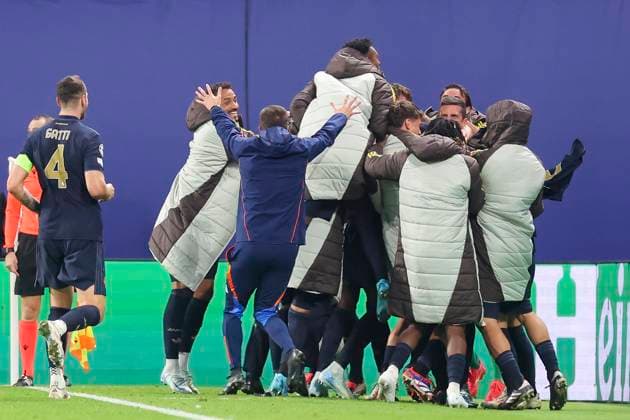 Sport Bilder des Tages Francisco Conceicao (Juventus FC) bejubelt seinen Treffer mit den Teamkollegen, UEFA Champions League 2024 25 League Phase MD2, RB Leipzig v Juventus, Red Bull Arena am 02. October 2024 in Leipzig, Deutschland. (Foto von Marco Steinbrenner DeFodi Images) Francisco Conceicao (Juventus FC) celebrates his goal with teammates, UEFA Champions League 2024 25 League Phase MD2, RB Leipzig v Juventus, Red Bull Arena (Leipzig), October 2, 2024 in Leipzig, Germany. (Photo by Marco Steinbrenner DeFodi Images) Defodi-700_leipzig_juve_20241002_076