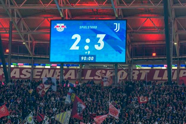 GER, Sachsen, Leipzig, RB Leipzig vs Juventus Turin, Champions League, CHL, UCL, Spieltag, Spielzeit 2024 2025, RB Arena, v.l. im Bild: Spielzeit 90 plus 9 Minuten Endstand, Anzeige, Anzeigetafel, 02.10.2024, Copyright: HMBxMedia UwexKoch
