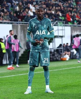 Pape Sarr of Tottenham Hotspur celebrates scoring the opening goal Ferencvaros v Tottenham Hotspur, UEFA Europa League, Group Stage, Football, Groupama Arena, Budapest, Hungary, 03 Oct 2024 EDITORIAL USE ONLY No use with unauthorised audio, video, data, fixture lists, club league logos or live services. Online in-match use limited to 120 images, no video emulation. No use in betting, games or single club league player publications. Copyright: xMichaelxZemanek Shutterstockx 14750796j