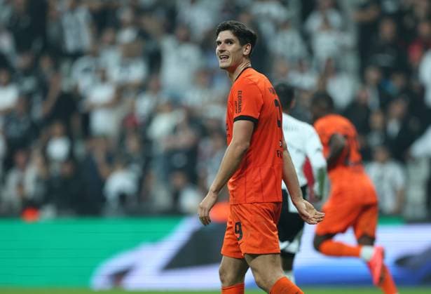 03.10.2024, Fussball UEFA Europa League, Besiktas JK Istanbul - Eintracht Frankfurt, emonline, emspor, v.l., Igor Matanovic (Eintracht Frankfurt), enttaeuscht, enttaeuscht schauend, dissapointed, traurig, frustiert, frust, gefrustet DFL DFB REGULATIONS PROHIBIT ANY USE OF PHOTOGRAPHS AS IMAGE SEQUENCES AND OR QUASI-VIDEO. xdcx Copyright: HMBxMedia