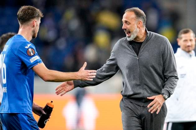 v.li.: Anton Stach (Hoffenheim, 16), Pellegrino Matarazzo (Rino, Trainer, Cheftrainer, Hoffenheim), Jubel nach dem Schlusspfiff, Freude über den Sieg, Sieger, Gewinner, jubelt, jubeln, fröhlich, positiv, freut sich, freuen, optimistisch, Highlight, Action, Aktion, 03.10.2024, Sinsheim (Deutschland), Fussball, UEFA Europa League, Gruppenphase, TSG 1899 Hoffenheim - Dynamo Kiew, 03.10.2024, Sinsheim (Deutschland), Fussball, UEFA Europa League, Gruppenphase, TSG 1899 Hoffenheim - Dynamo Kiew, DFB DFL REGULATIONS PROHIBIT ANY USE OF PHOTOGRAPHS AS IMAGE SEQUENCES AND OR QUASI-VIDEO.