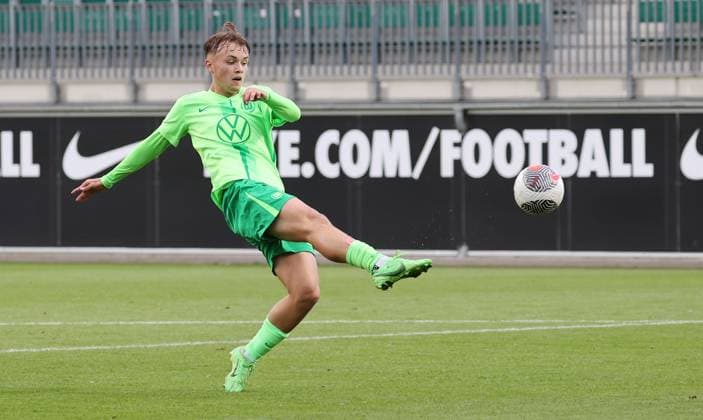 U19, DFB-Pokal: VfL Wolfsburg vs Eintracht Frankfurt Wolfsburg, 05.10.2024, Fußball, A-Junioren, U19, Saison 24 25, DFB-Pokal, Achtelfinale, VfL Wolfsburg vs Eintracht Frankfurt, Bild zeigt: Pharell Hensel (VfL, 8) erzielt in dieser Szene das Tor zum 1:1 für den VfL Wolfsburg