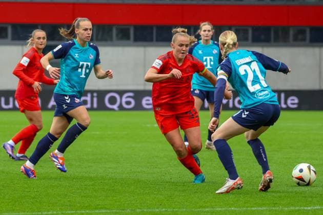 Georgia Standway (FC Bayern Muenchen, 31) mit Ball mit Anna Gerhardt (1. FC Koeln, 21) FC Bayern Muenchen vs. 1. FC Koeln, Fussball, Google Pixel Frauen-Bundesliga, 5. Spieltag, Saison 2024 25, 05.10.2024, DFB REGULATIONS PROHIBIT ANY USE OF PHOTOGRAPHS AS IMAGE SEQUENCES, FC Bayern Muenchen vs. 1. FC Koeln, Fussball, Google Pixel Frauen-Bundesliga, 5. Spieltag, Saison 2024 25, 05.10.2024 Muenchen Copyright: xEibner-Pressefoto JennixMaulx EP_JML