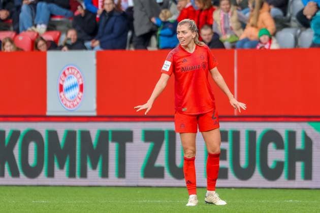 Linda Sembrant (FC Bayern Muenchen, 02), FC Bayern Muenchen vs. 1. FC Koeln, Fussball, Google Pixel Frauen-Bundesliga, 5. Spieltag, Saison 2024 25, 05.10.2024, DFB REGULATIONS PROHIBIT ANY USE OF PHOTOGRAPHS AS IMAGE SEQUENCES, FC Bayern Muenchen vs. 1. FC Koeln, Fussball, Google Pixel Frauen-Bundesliga, 5. Spieltag, Saison 2024 25, 05.10.2024 Muenchen Copyright: xEibner-Pressefoto JennixMaulx EP_JML