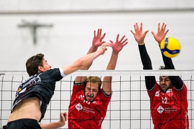 Jochen Schoeps (SSG Langen, 10), Jannik Lehmann (TV Rottenburg, 10), Yannick Menke (TV Rottenburg, 12), GER, SSG Langen vs. TV Rottenburg, Volleyball, Herren, 2. Bundesliga Sued, Saison 2024 2025, 05.10.2024. GER, SSG Langen vs. TV Rottenburg, Volleyball, Herren, 2. Bundesliga Sued, Saison 24 25, 05.10.2024. Langen Copyright: xEibner-Pressefoto FlorianxWieganx EP_FWD