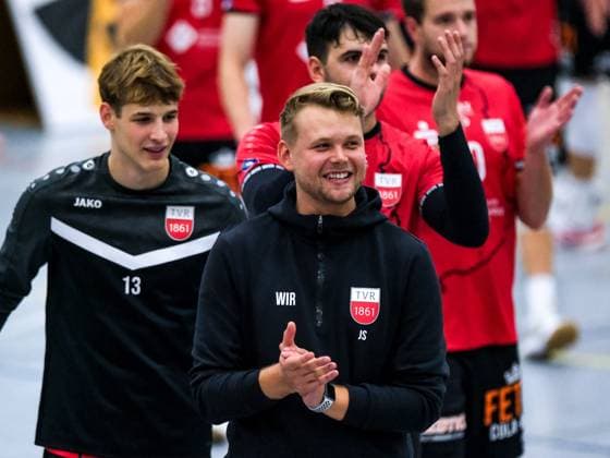 Jan Scheuermann (TV Rottenburg, Trainer) freut sich über den Sieg, GER, SSG Langen vs. TV Rottenburg, Volleyball, Herren, 2. Bundesliga Sued, Saison 2024 2025, 05.10.2024. GER, SSG Langen vs. TV Rottenburg, Volleyball, Herren, 2. Bundesliga Sued, Saison 24 25, 05.10.2024. Langen Copyright: xEibner-Pressefoto FlorianxWieganx EP_FWD